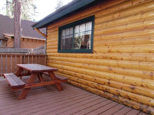 092 Crestwood Retreat Cabin