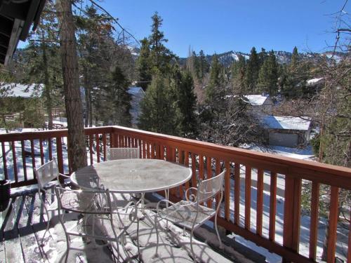 063 Jb's Pinecone Lodge Home