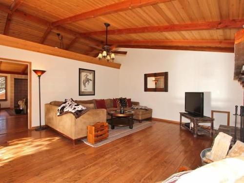 098 Bear Ranch Retreat Home