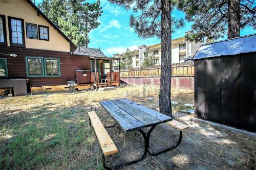 Jus 'restin "pub-crawl" Cabin