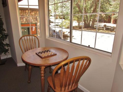 100 Cedar Hideaway Home