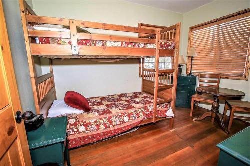 Nine 9 Pines Lodge #537