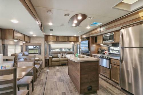 Sunshine Key King Travel Trailer 4