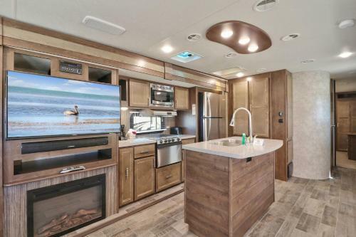 Sunshine Key King Travel Trailer 4