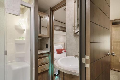 Sunshine Key King Travel Trailer 2