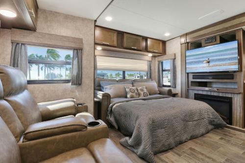 Sunshine Key King Travel Trailer 3