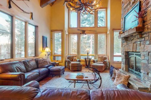 Antler Ridge Ski Lodge