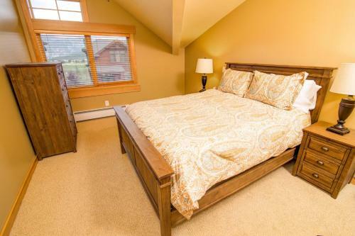 Spanish Peaks Condo 20