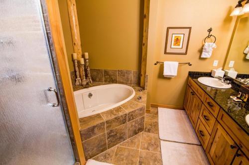 Spanish Peaks Condo 20