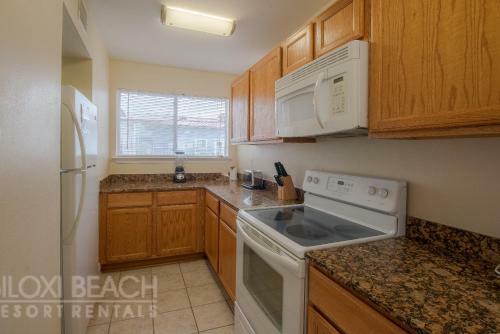 Oak Shores 103 - Two Bedroom Apartment