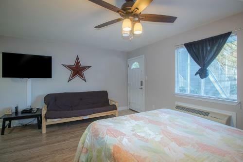 Oak Shores Studio 56 Apartment