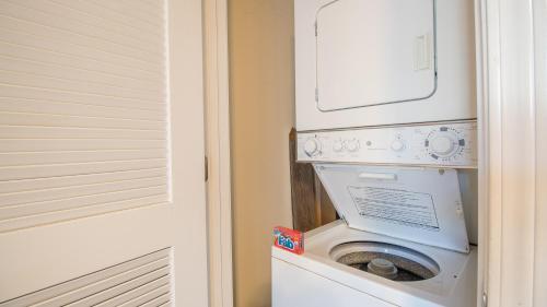 Oak Shores Studio 56 Apartment