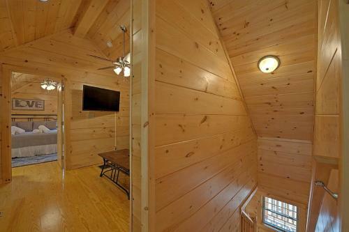 High Top Mountain Lodge Cabin