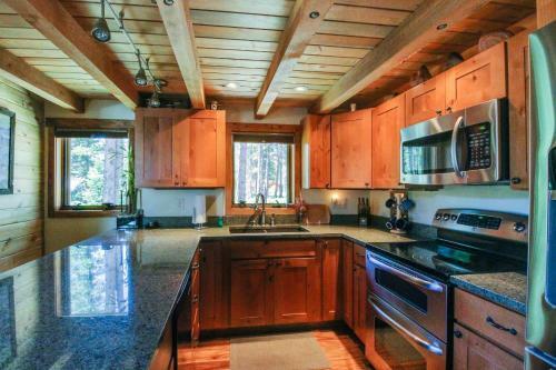 Blue River Cabin In The Woods