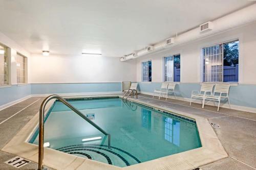 Hotel Super 8 Motel - Salisbury