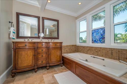 Homes-293 Harbor Drive