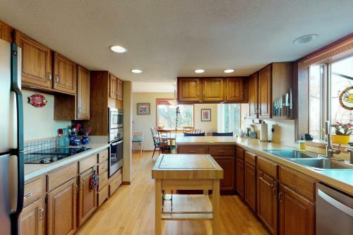 Hilltop View House