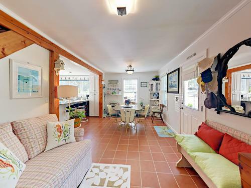 7 Barter Road Home