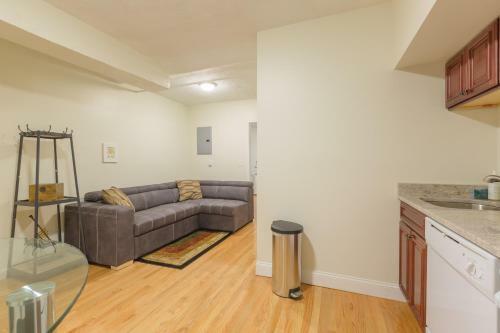 Kenmore Apartments By Starlight Suites
