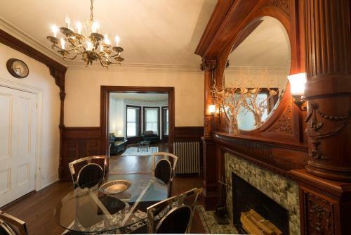 Stylish Brownstone Back Bay Apartments