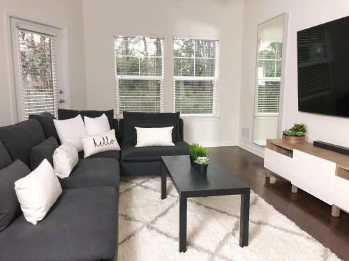 Beach Break With Heated Pool (sleeps 18)