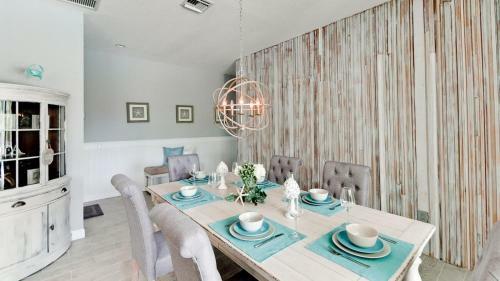 Tropical Oasis - Three Bedroom Home