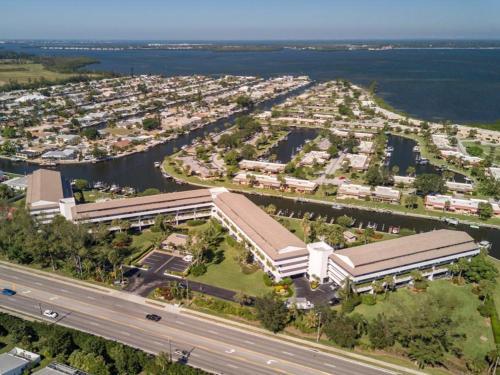 Waterway Two Bedroom Apartment, Unit 327