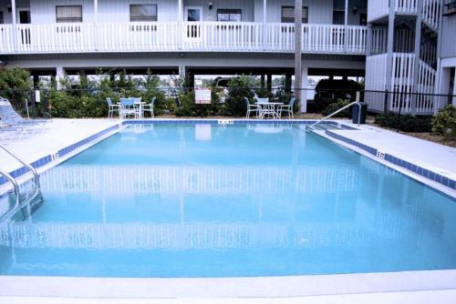 Apartamento Bay Drive Two-bedroom Condo Unit C