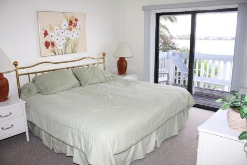 Apartamento Bay Drive Two-bedroom Condo Unit C