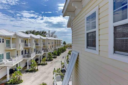 Bermuda Bay Club 24