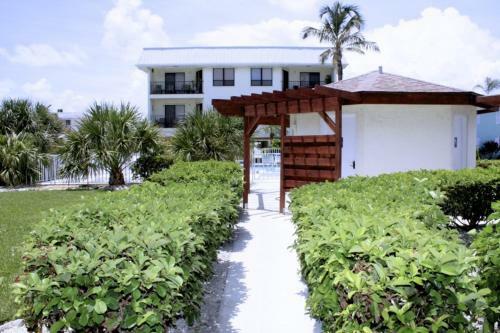 Anna Maria Island Beach View 207 Two-bedroom Apartment