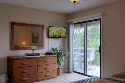 Penthouse Pointe Royale 2 Bedroom Condo (11-12)