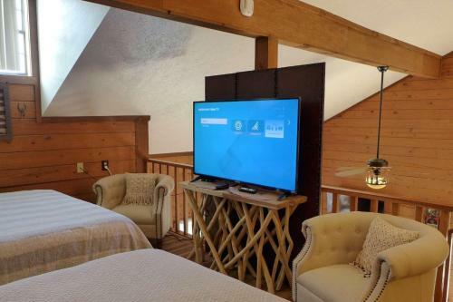 Cabin Court Four-1