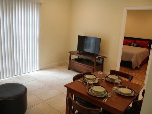 Elm Holiday Home 10800