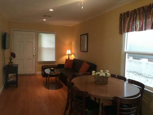 Elm Holiday Home 10802