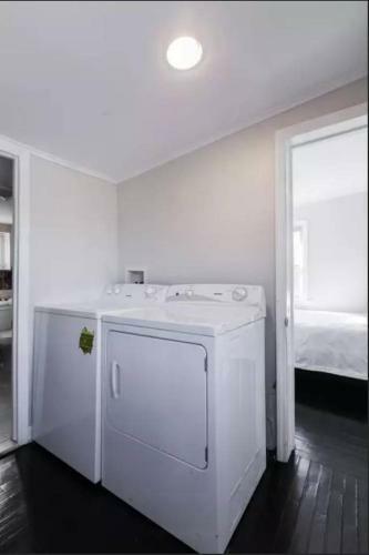 Large Home! 5br/2ba + Private Garden Williamsburg