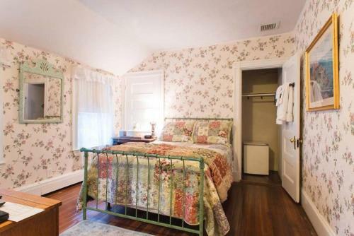 Posada The Coolidge Corner Guest House: A Brookline Bed And Breakfast