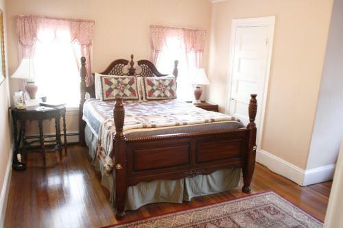 Posada The Coolidge Corner Guest House: A Brookline Bed And Breakfast
