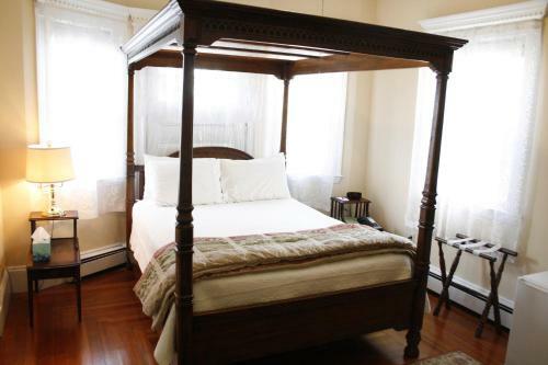 Posada The Coolidge Corner Guest House: A Brookline Bed And Breakfast
