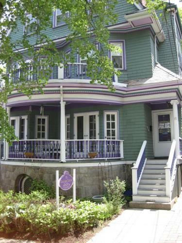 Posada The Coolidge Corner Guest House: A Brookline Bed And Breakfast