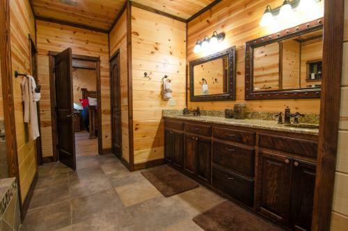 The Great Outdoors Cabin Broken Bow Cabin