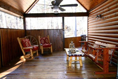 Mountain Creek Lodge Cabin Broken Bow Cabin