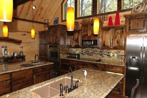 Mountain Creek Lodge Cabin Broken Bow Cabin