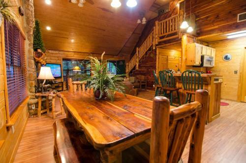 Bear Feet Retreat Cabin Broken Bow Cabin