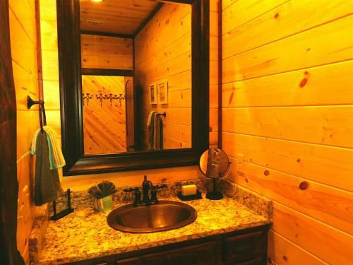 Wheel House Broken Bow Cabin
