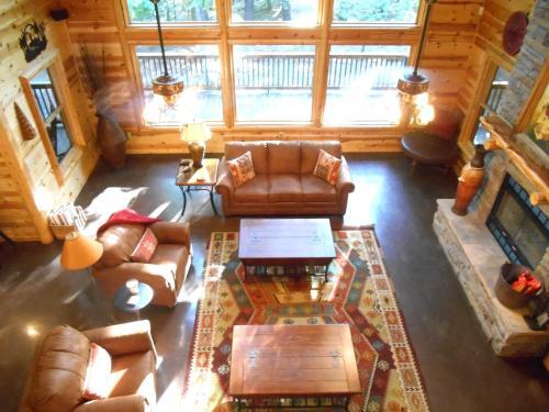 Pine Creek Lodge Broken Bow Cabin