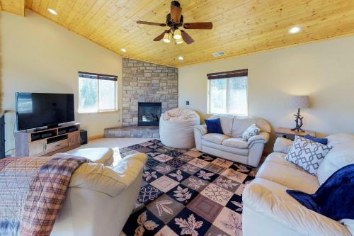 580 Hunter Ridge Dr - View~topia