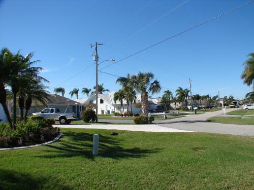 Waterfront Villa - Hidden Harbor