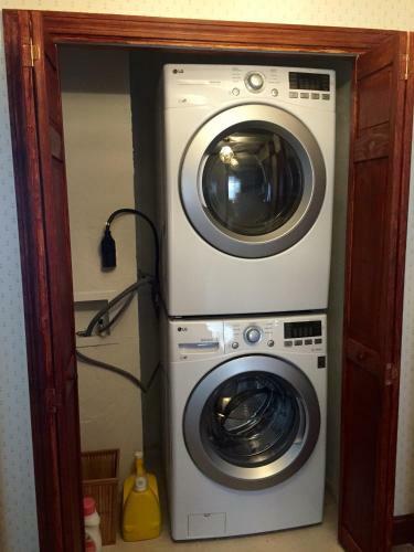 Spacious 4b Harvard Apartment