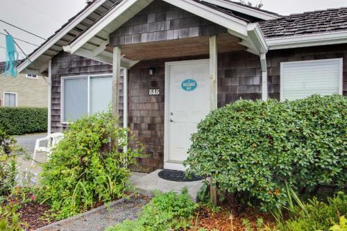 Beaches Inn | Buccaneer Bay Bungalow